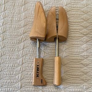 Kiwi Adjustable Wooden Shoe Keepers